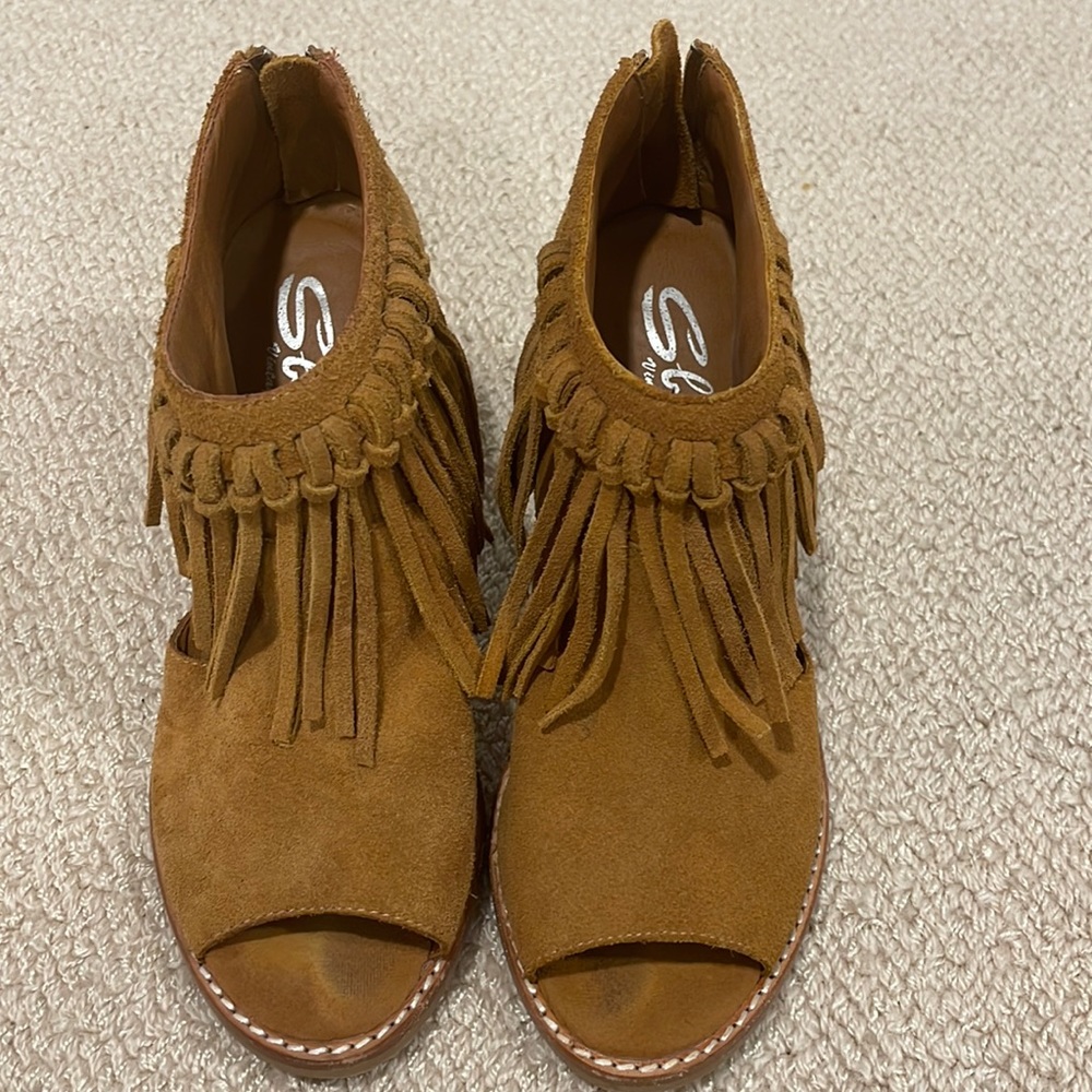 Wedge fringe sandals, size 8